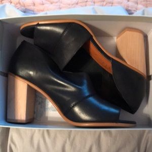 1State wooden heels